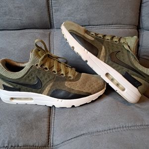 Nike Air max zero.  Tinker Hatfield